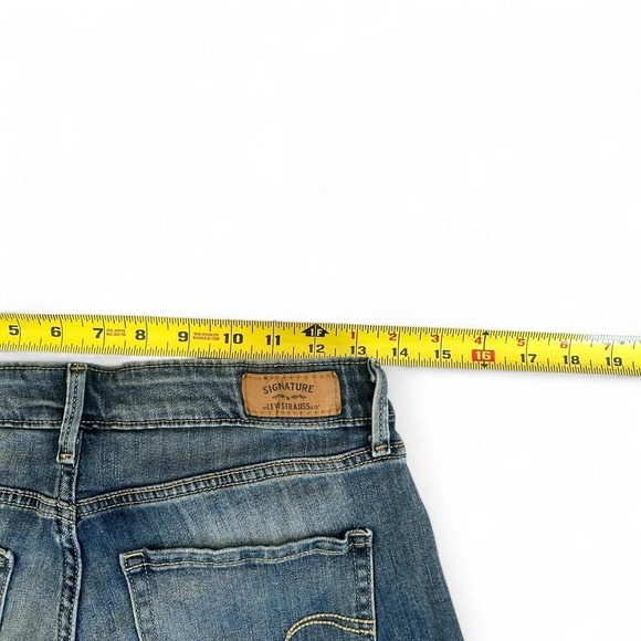 Levi high rise Jean shorts size 8/29 EUC cut off denim - Picture 6 of 8